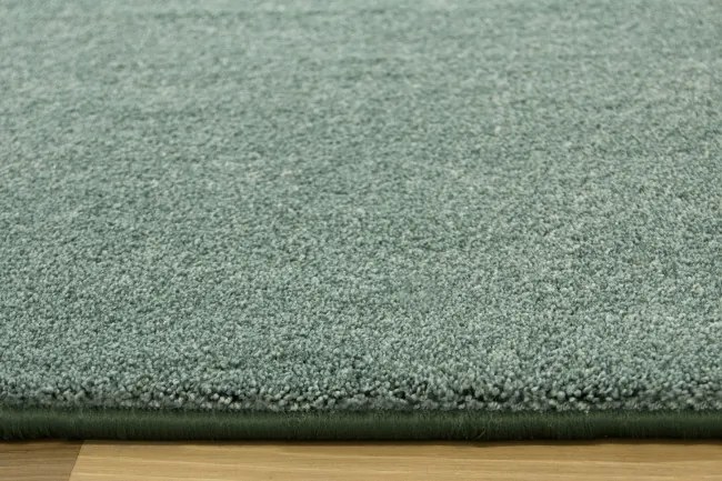 Metrážny koberec Essential Elite 40 zelený