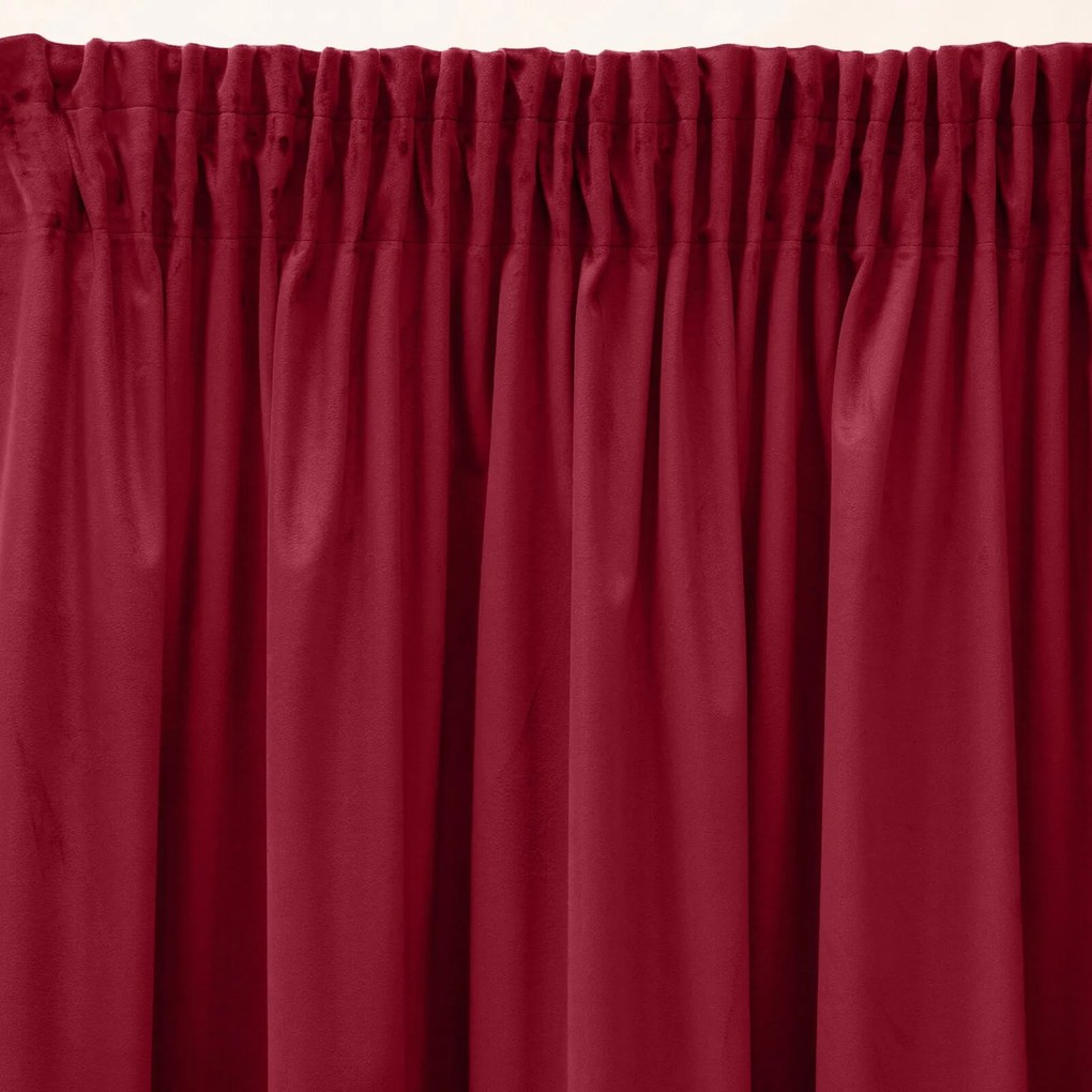 ZATEMŇOVACÍ ZÁVES NA PÁSKE PIERRE CARDIN SIBEL 140 X 270 CM BORDOVÁ