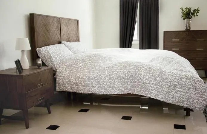 Komoda Ashton 100 cm z masívu tmavohnedá