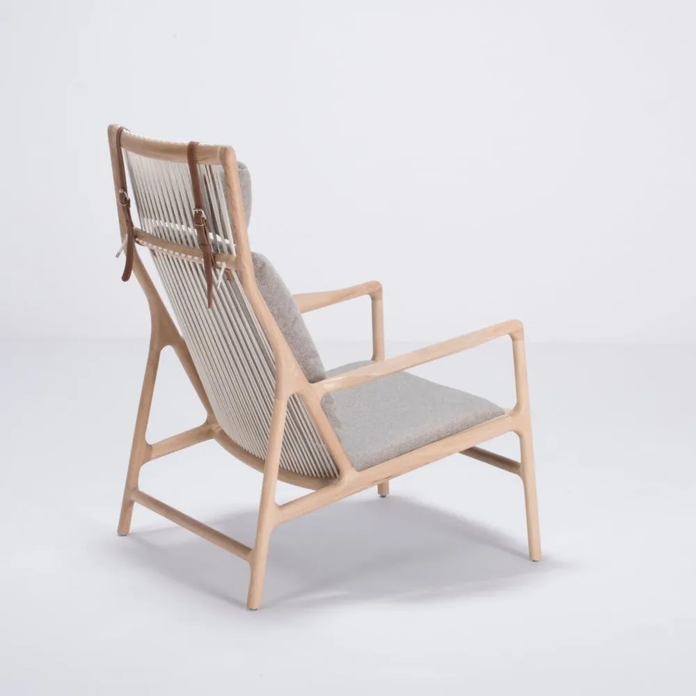 Kreslo s konštrukciou z dubového dreva so sivým textilným sedadlom Gazzda Dedo