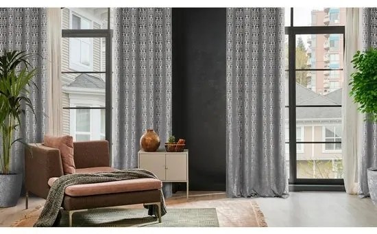 Sivý zamatový záves na kruhy s krásnym trblietavým vzorom 140 x 250 cm