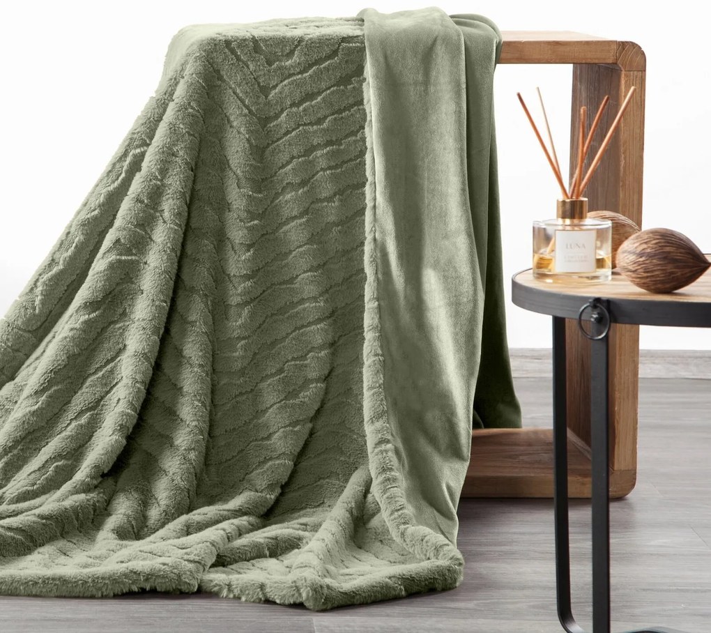 CHLPATÁ DEKA KATE 150X200 CM OLIVOVÁ