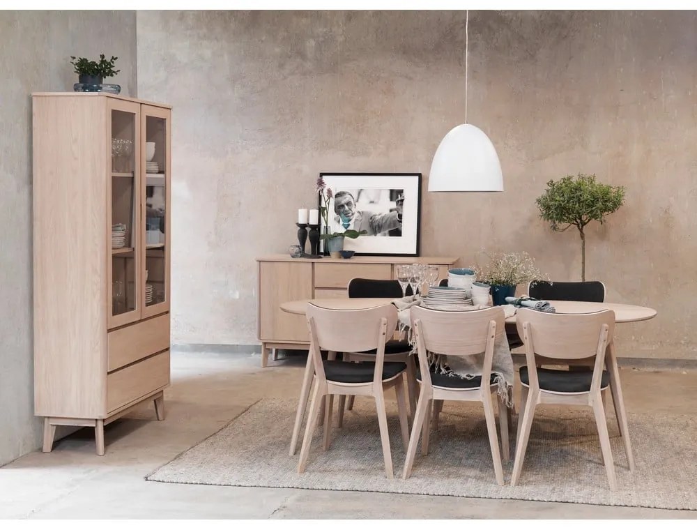 Svetlohnedá dubová stolička s čiernym sedadlom a opierkou Rowico Cato