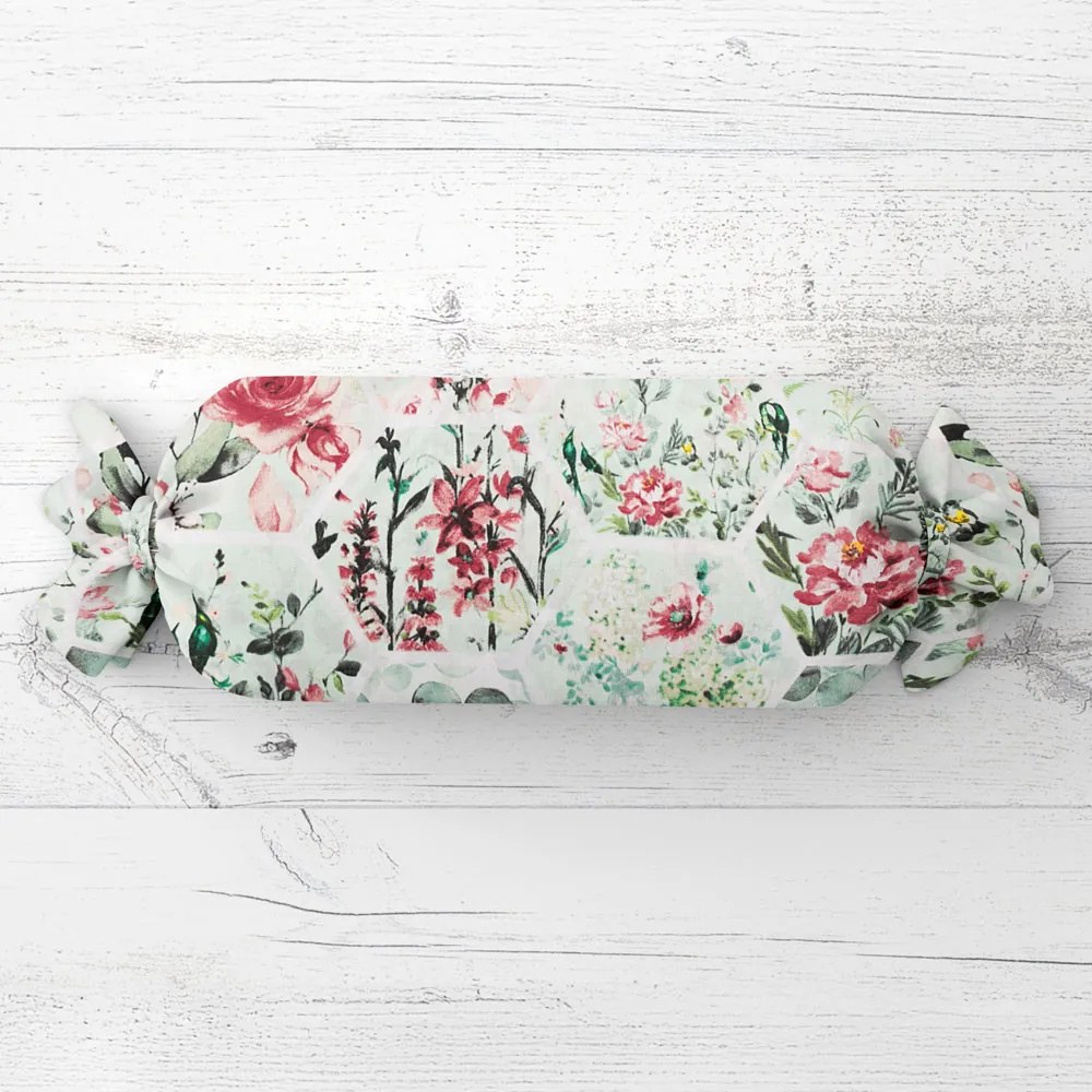 Biante Vankúš valec bonbon Sandra SA-415 Kvety na mintovom hexagóne 15x40 cm