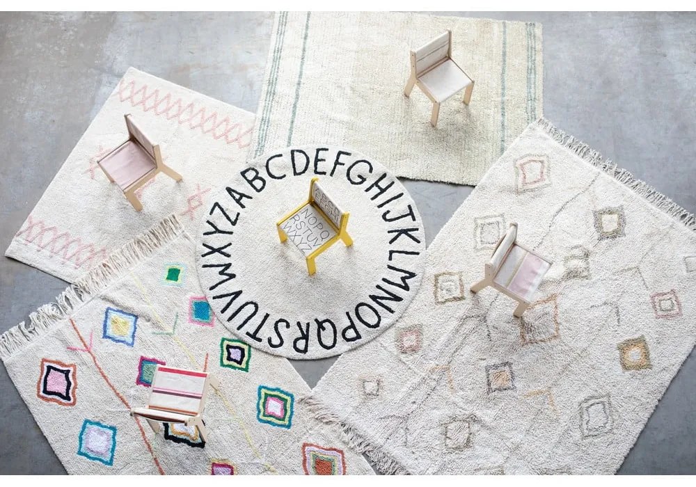 Detská stolička v prírodnej farbe Kaarol Earth – Lorena Canals