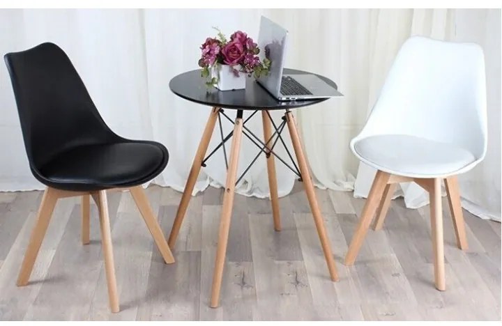 AKCIA Čierna stolička BALI MARK s bukovými nohami II. akosť