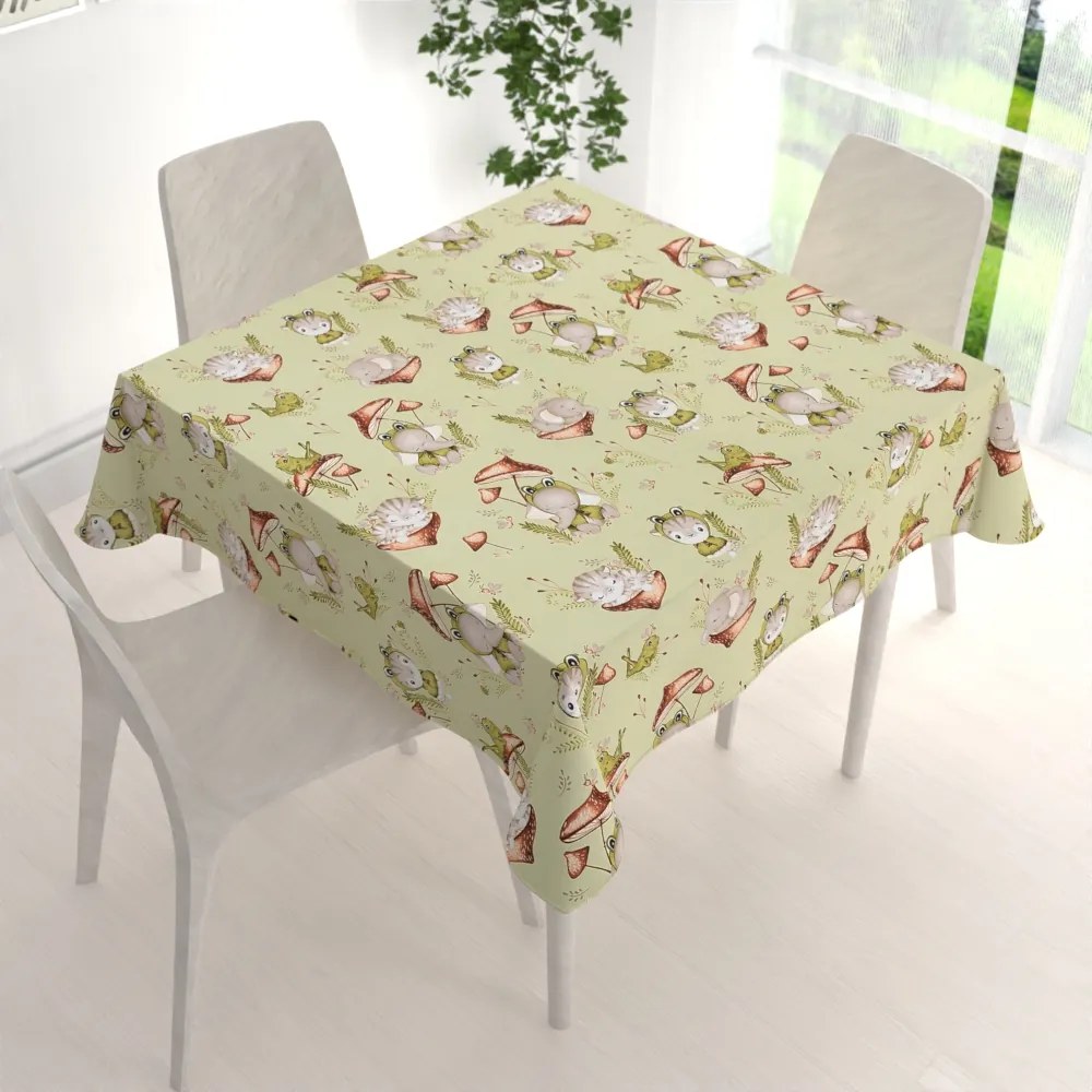 Biante Detský bavlnený štvorcový obrus Sandra SA-474 Žabky a zvieratká medzi hubami na zelenom 40x40 cm