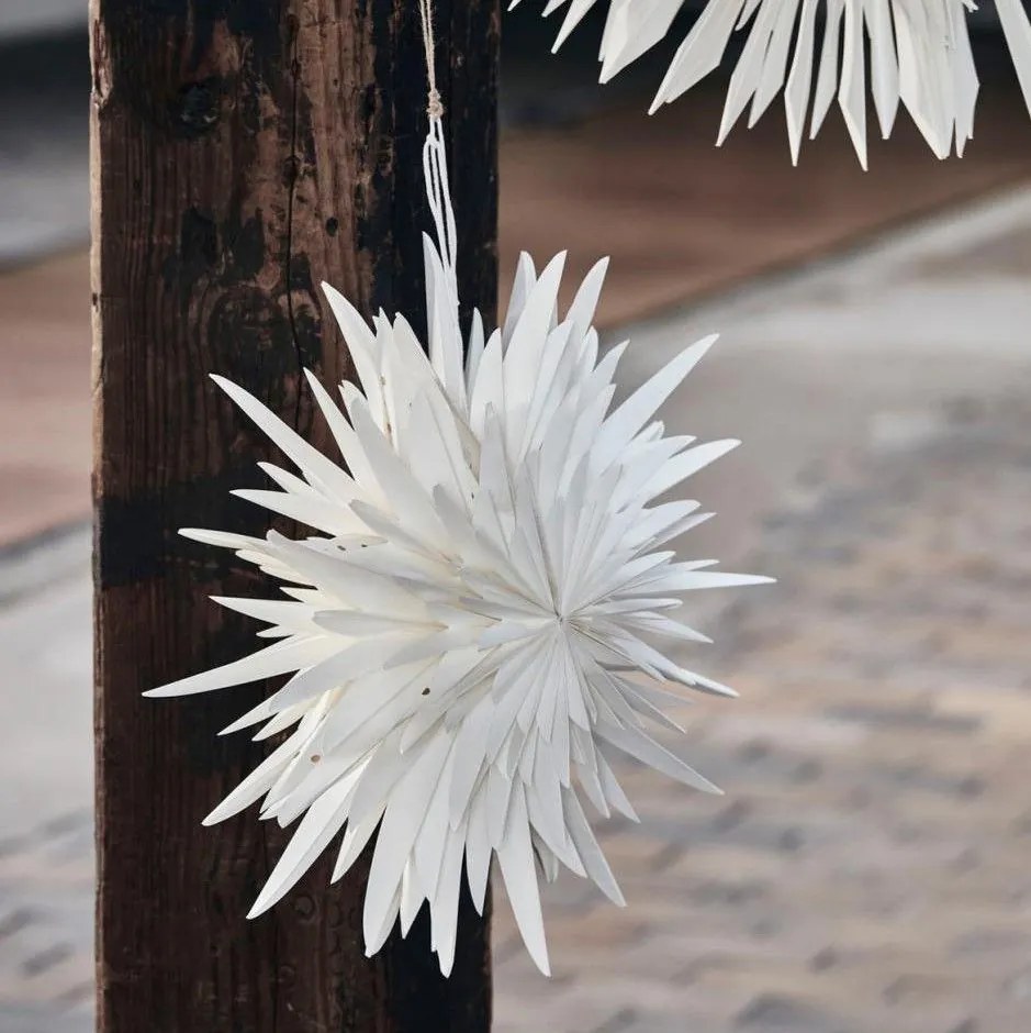 House Doctor Závesná papierová hviezda Dust Off White 40 cm