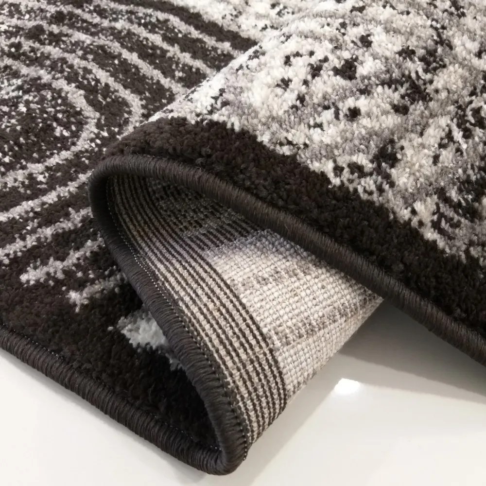 Kvalitný hnedý koberec v modernom designe Šírka: 60 cm | Dĺžka: 100 cm