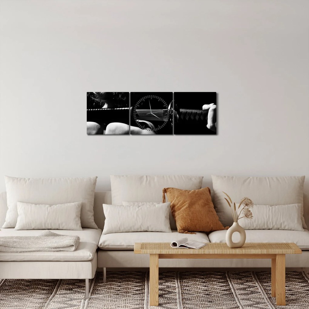 Obraz - Žena s mečom (s hodinami) (90x30 cm)