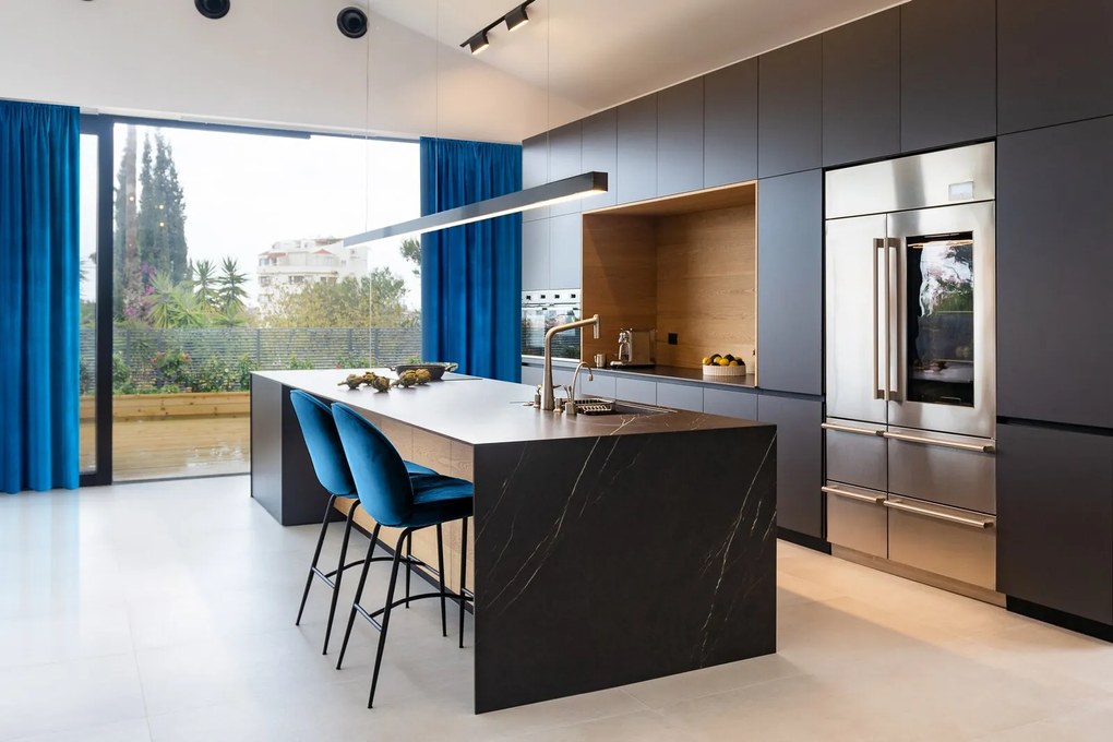 ZATEMŇOVACÍ ZÁVES NA PÁSKE SAMANTA 140X270 CM MODRÁ