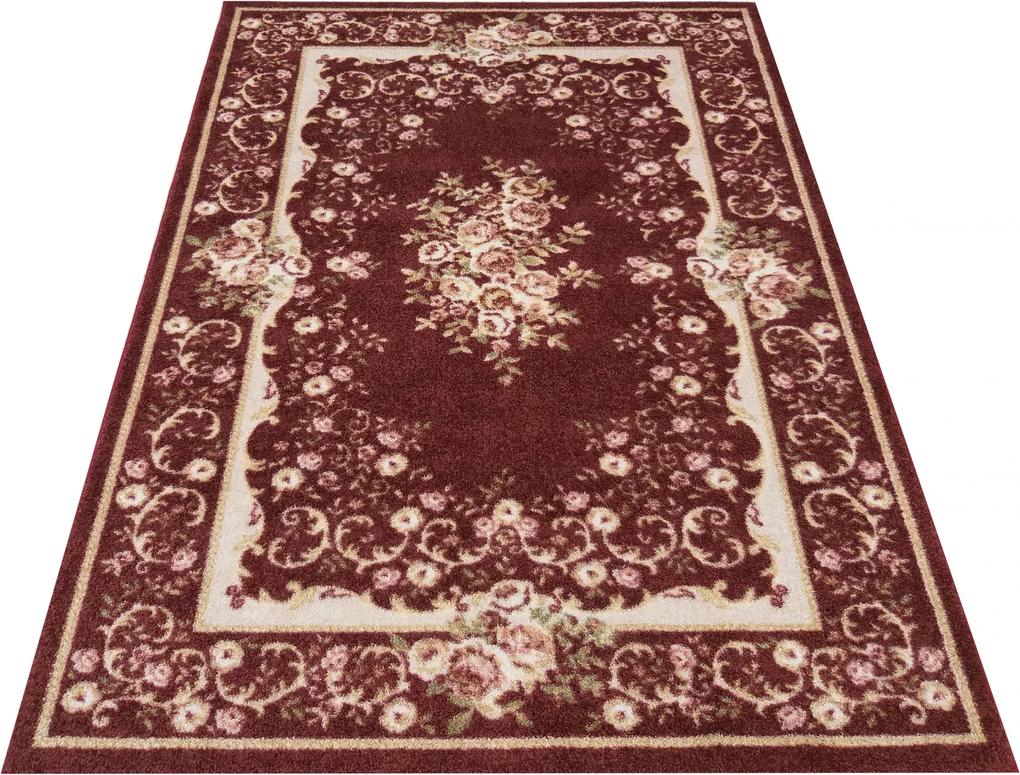 Krásny rustikálný červený koberec
