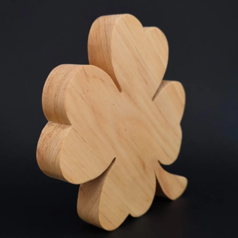 AMADEA Drevená dekorácia štvorlístok, masívne drevo, 20x18 cm