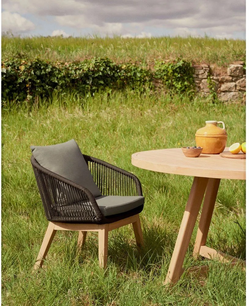 Čierne drevené záhradné kreslo Portalo – Kave Home