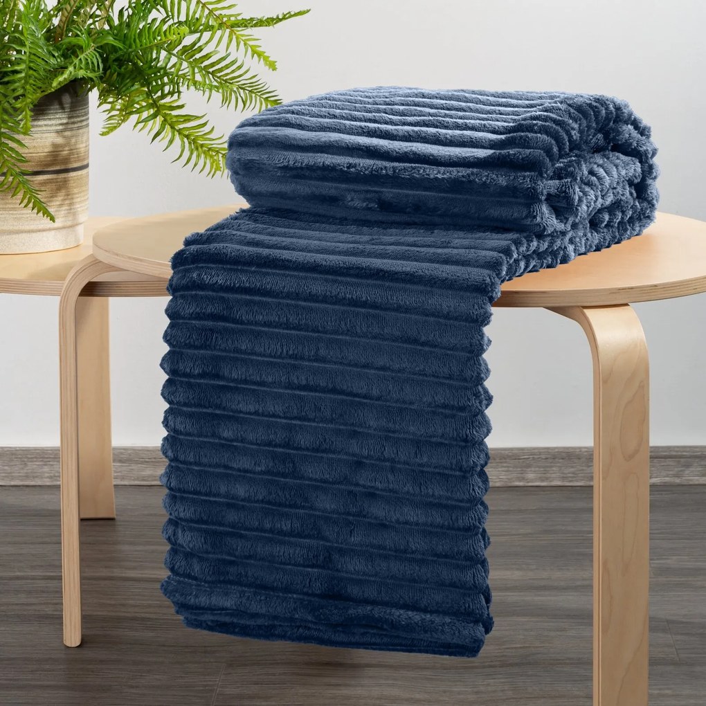 DEKA Z MIKROFLANELU SOFT 150X200 CM TMAVOMODRÁ
