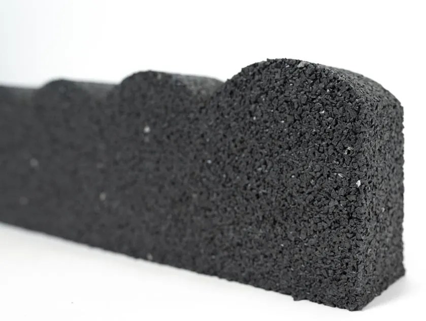Záhradná obruba Scalloped sivá 120 cm, gumová (vrátane klincov) MHEU5000030