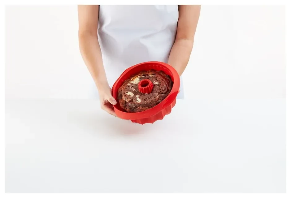 Červená silikónová forma na bábovku Lékué, ⌀ 22 cm