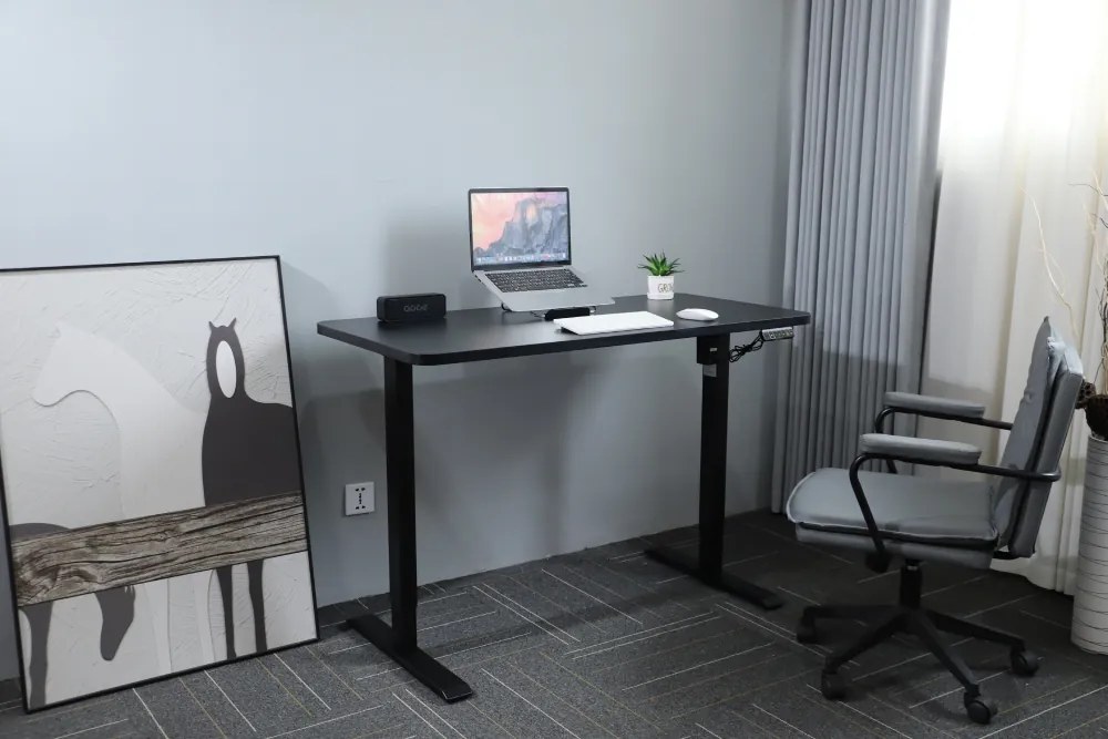 Výškovo nastaviteľný elektrický stôl BestBerg BBAT-14BB / rozmer 140x70 cm / výška 93,4-125,4 cm / čierny