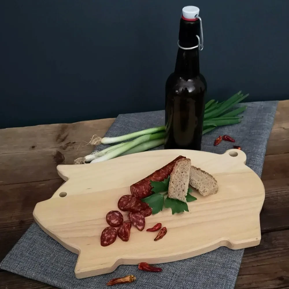 AMADEA Drevená doštička servírovacia v tvare ošípanej, masívne drevo, 36x22x2 cm