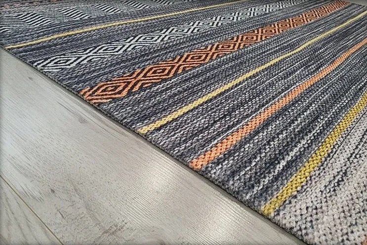 Moderný viacfarebný koberec Banco 1049 sivý – nízky vlas Rozmer: 155x230 cm