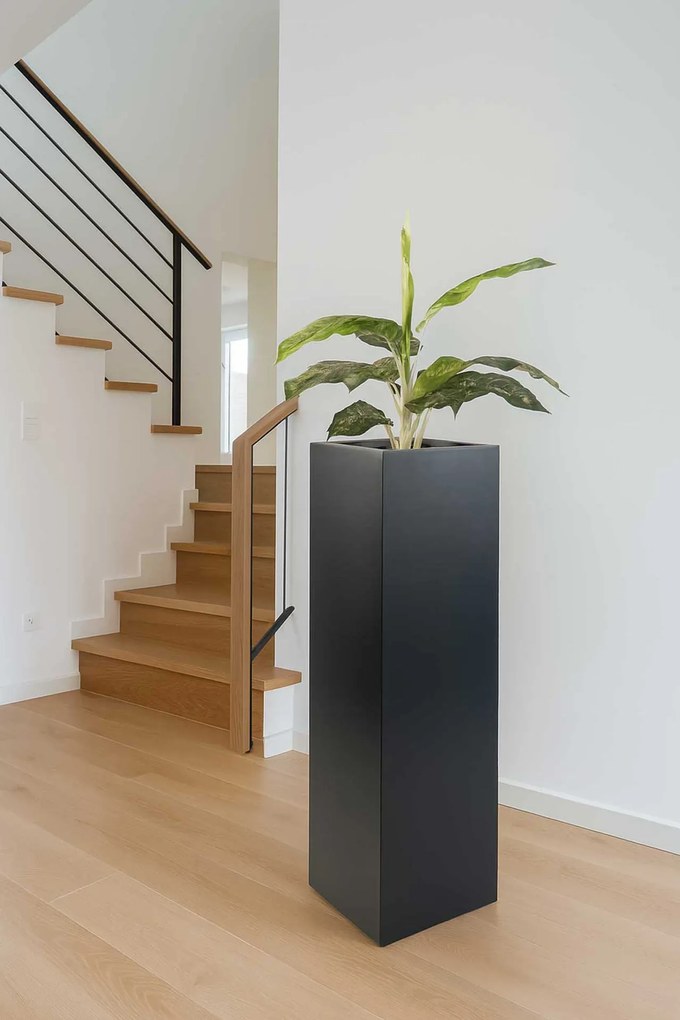 Hranatý kvetináč BLOCK, výška 100 cm, materiál MDF, čierny mat