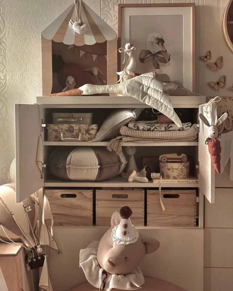 Dekorácia do detskej izby bocian - béžový