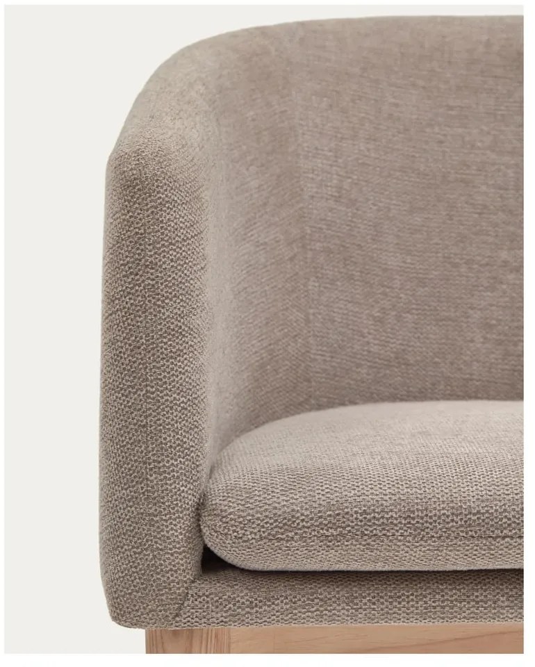 Béžové čalúnené jedálenské kreslo s podrúčkami Harlan – Kave Home