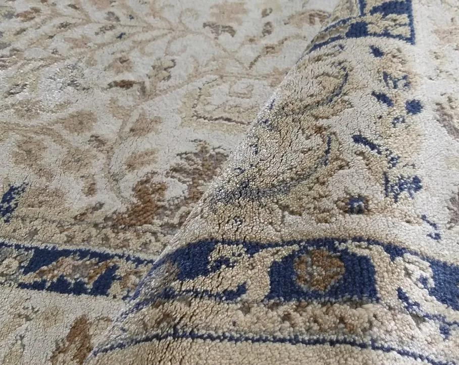 Viacfarebný vintage koberec