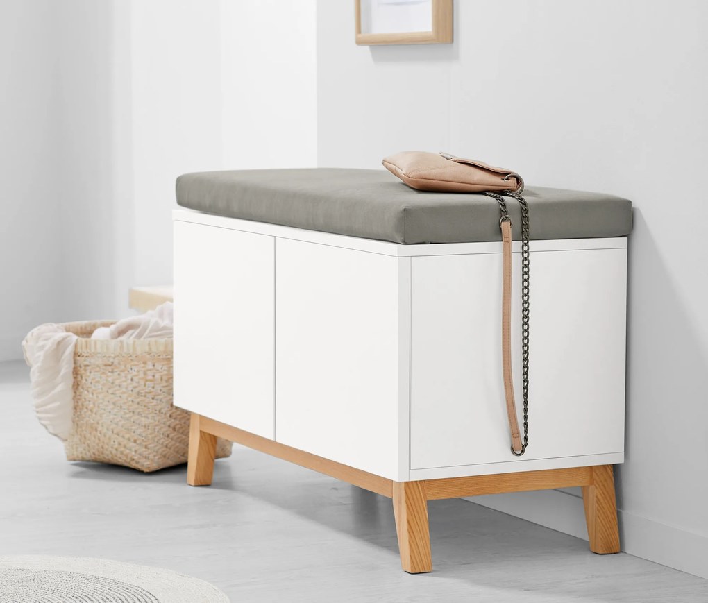 Lavica s úložnými priehradkami