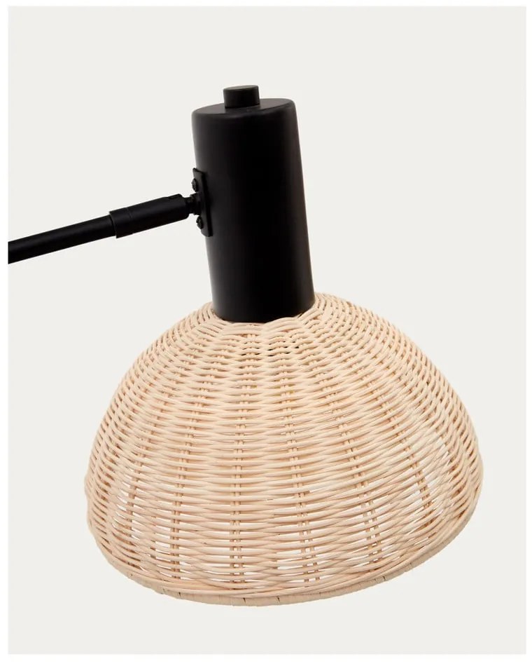 Stojacia lampa s ratanovým tienidlom v čierno-prírodnej farbe (výška 157 cm) Damila – Kave Home