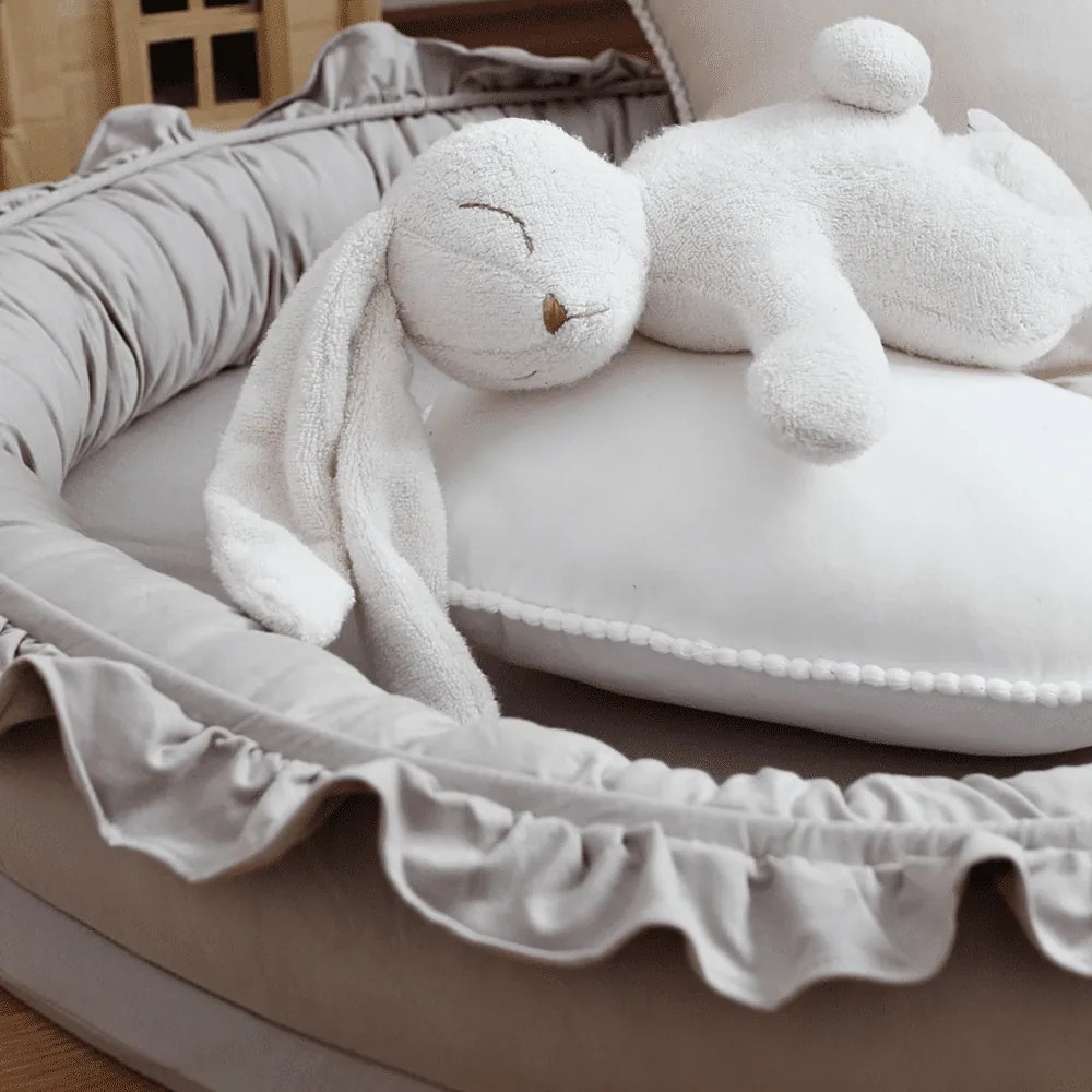 Mini hniezdo pre deti s volánom tmavo béžová