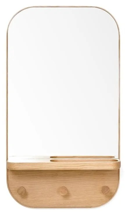 Nástenné zrkadlo s vešiakom a úložnou poličkou z dubového dreva Wireworks Butler, 41 × 73,5 cm