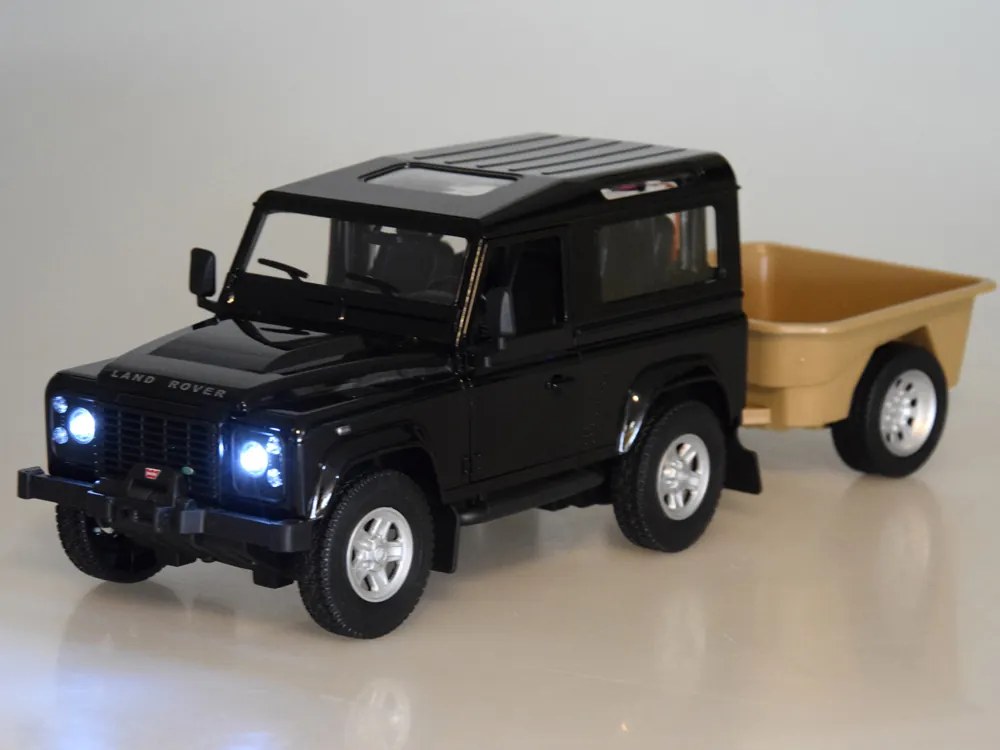 Auto na diaľkové ovládanie Rastar Land Rover Defender 1:14 so svetlami RC0712 Farba: čierna
