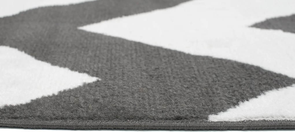 TA Koberec C437A TMAVO SIVÁ/BIELA BALI PP Rozmer: 220x300 cm