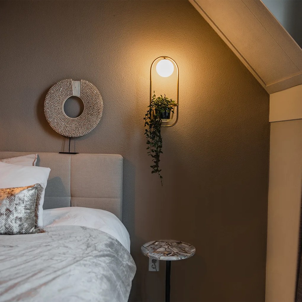 Art Deco nástenná lampa zlatá s bielym sklom - Isabella