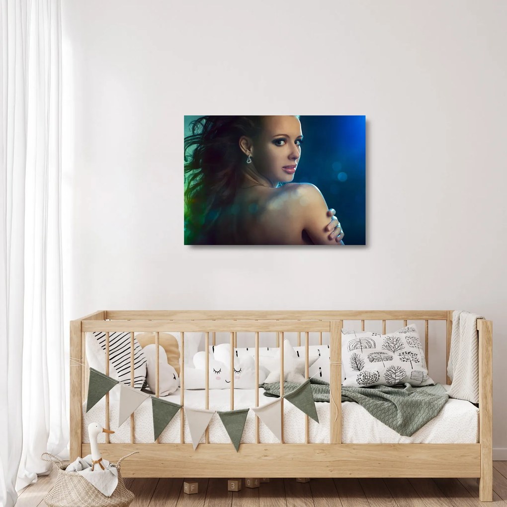 Sklenený obraz - Pohľad mladej ženy (70x50 cm)