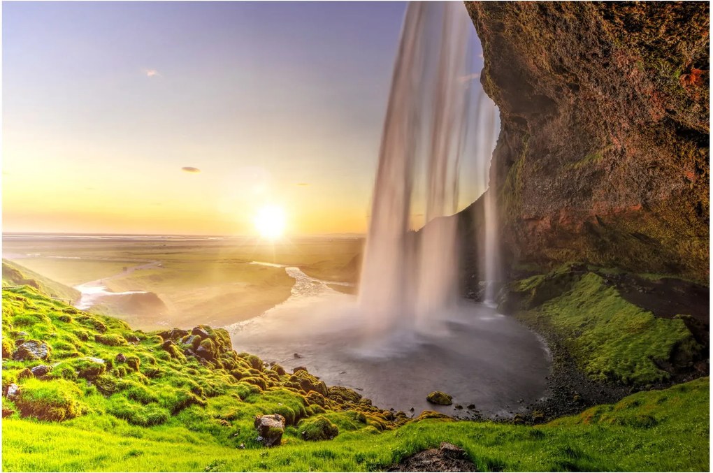 Obraz - Seljalandsfoss spoza vnútra jaskyne (90x60 cm)