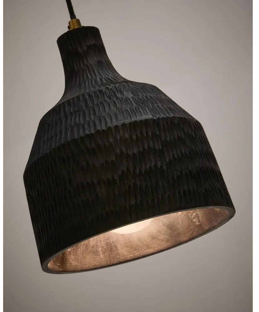 Čierne závesné svietidlo s dreveným tienidlom ø 21 cm Amire – Kave Home