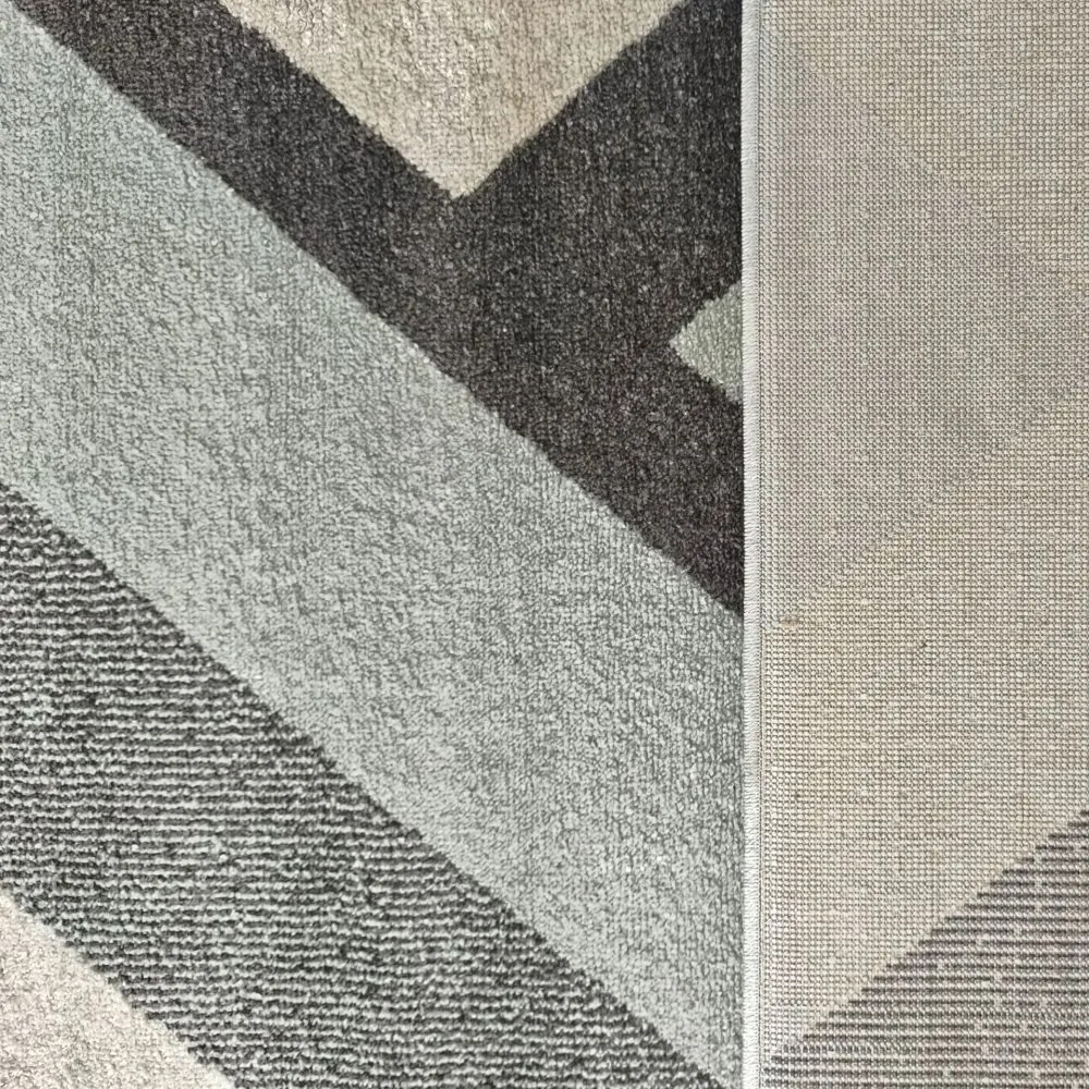 Moderný koberec s geometrickými vzormi v sivých farbách Šírka: 80 cm | Dĺžka: 150 cm