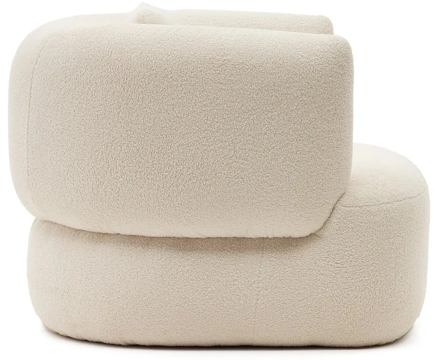 Krémové kreslo z textílie buklé Martina – Kave Home