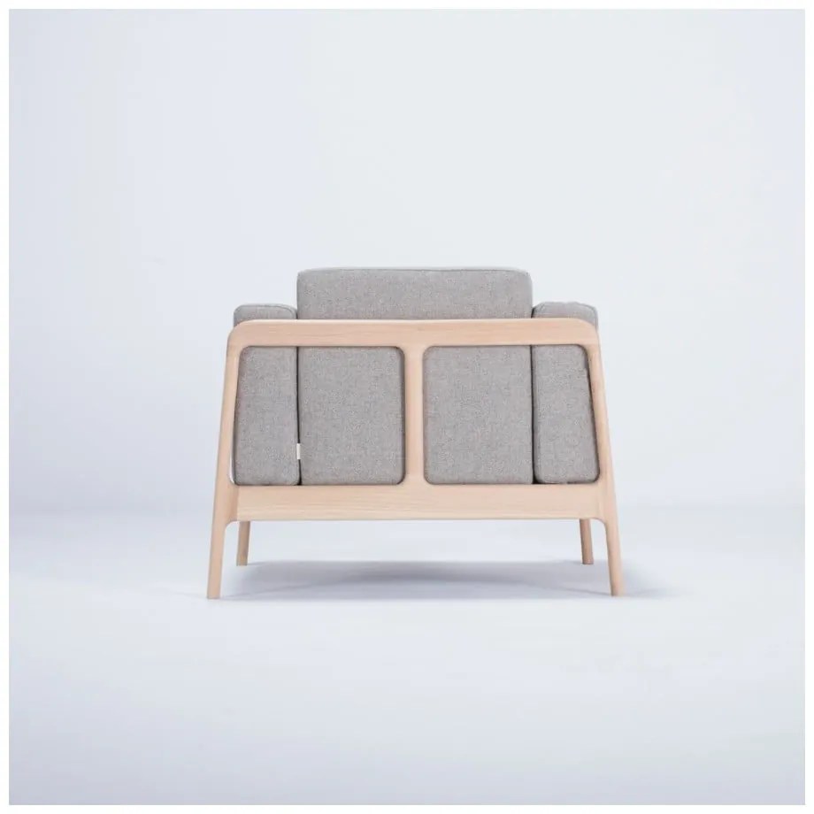 Kreslo s konštrukciou z dubového dreva so sivým textilným sedadlom Gazzda Fawn