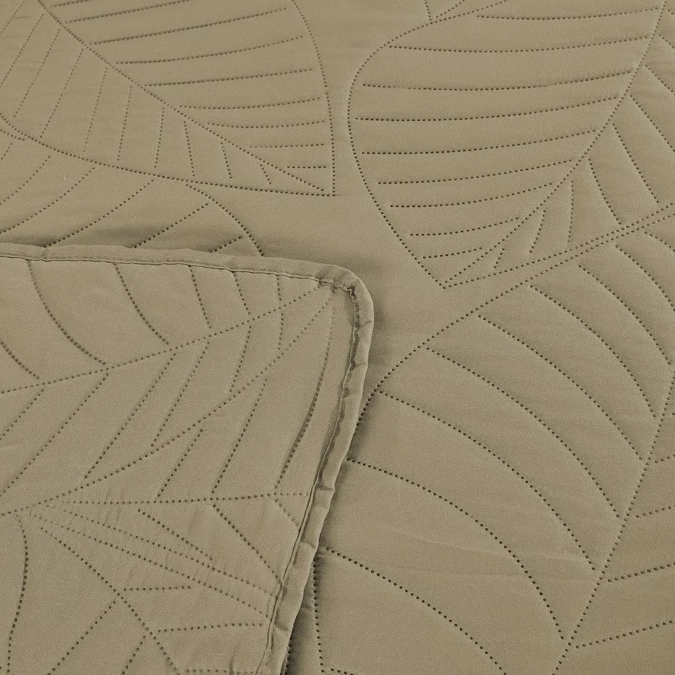 Béžový prehoz na posteľ so vzorom LEAVES Rozmer: 220 x 240 cm