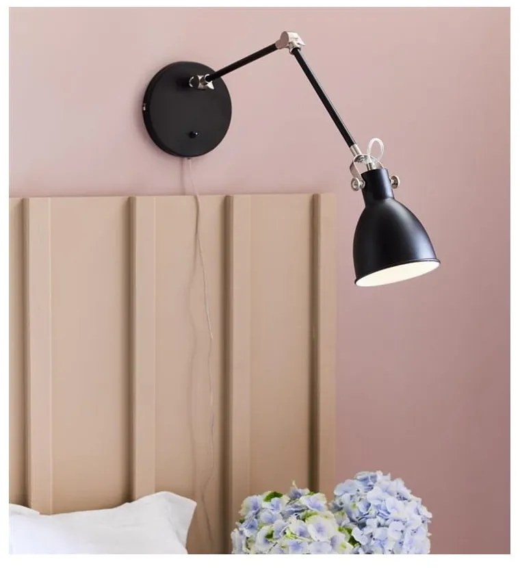 Čierna nástenná lampa Markslöjd House, dĺžka ramena 84,5 cm