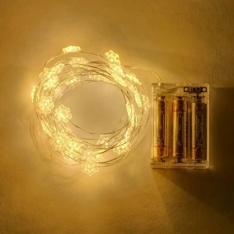 DECOLED Svetelná reťaz LED na batérie so snehovými vločkami, teplá biela, 20 LED diód, 2,3 m