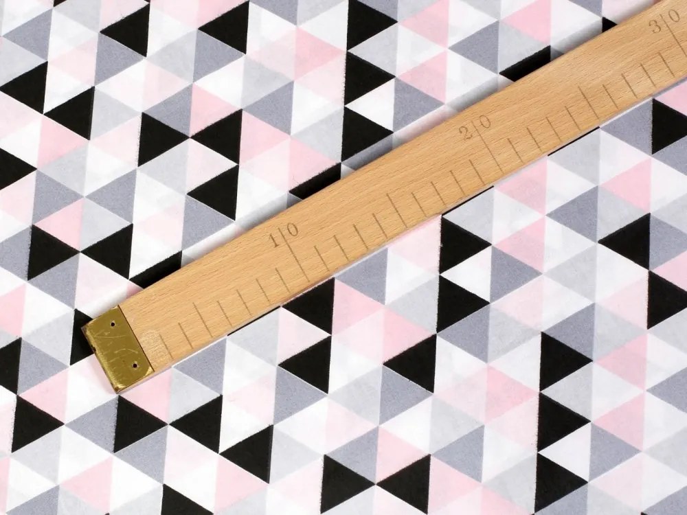 Biante Bavlnený obdĺžnikový obrus Sandra SA-110 Ružovo-čierno-sivé trojuholníčky 60x100 cm
