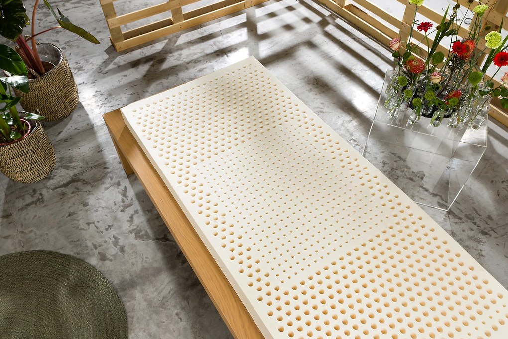 Novaya Latexový 3 zónový matrac BIAL (všetky tvrdosti) Rozmer: 195x90, Poťahová látka: Medicott Silver (prémiový poťah), Tvrdosť matraca: Tvrdý (70 kg/m3)