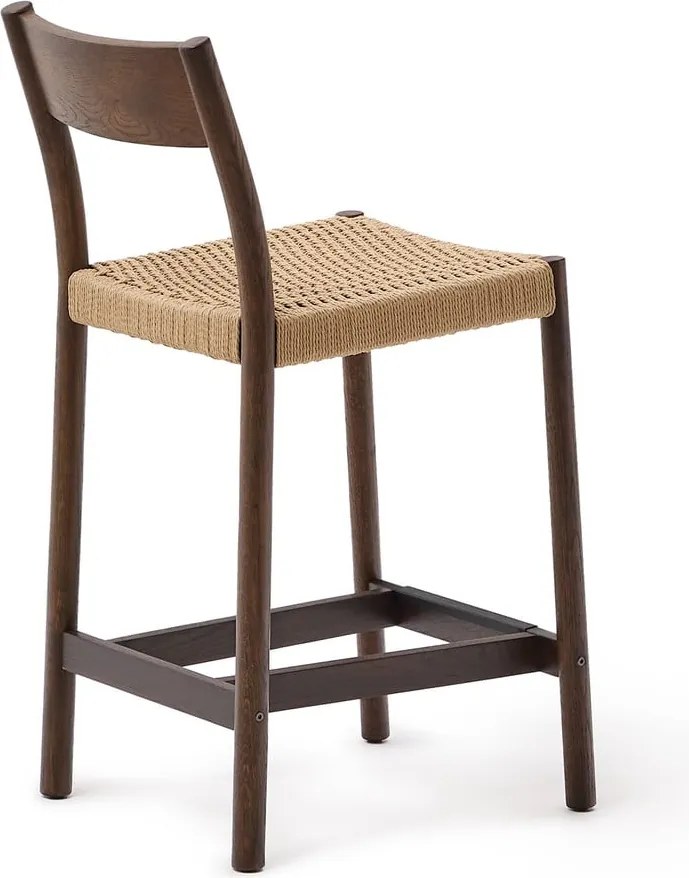 Hnedá/v prírodnej farbe barová stolička z dubového dreva (výška sedadla 65 cm) Yalia – Kave Home