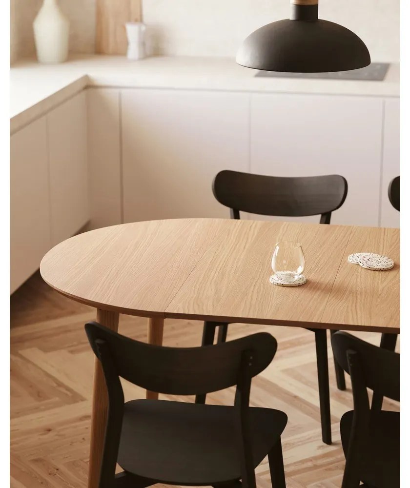 Okrúhly rozkladací jedálenský stôl v dekore duba v prírodnej farbe ø 160 cm Oqui – Kave Home