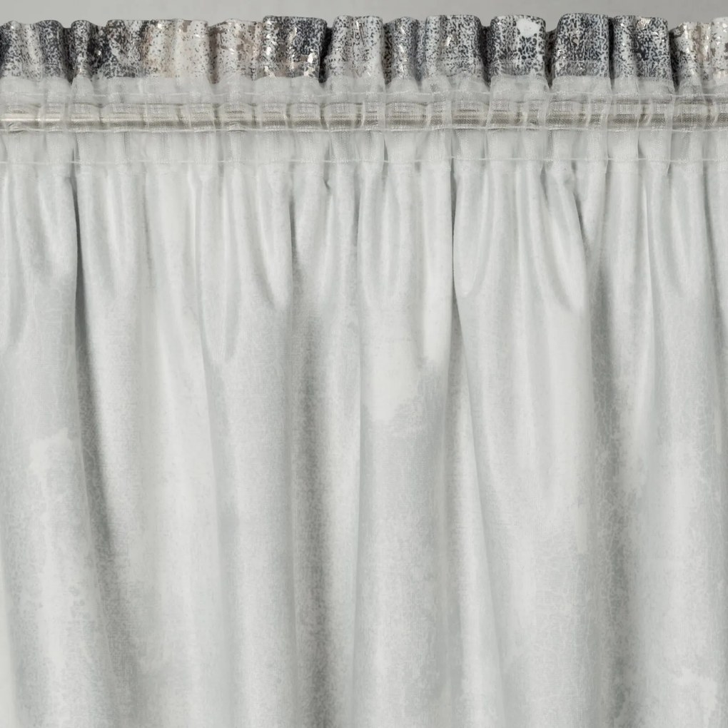 ZATEMŇOVACÍ ZÁVES NA PÁSKE ESTER 140X270 CM VZOROVANÁ