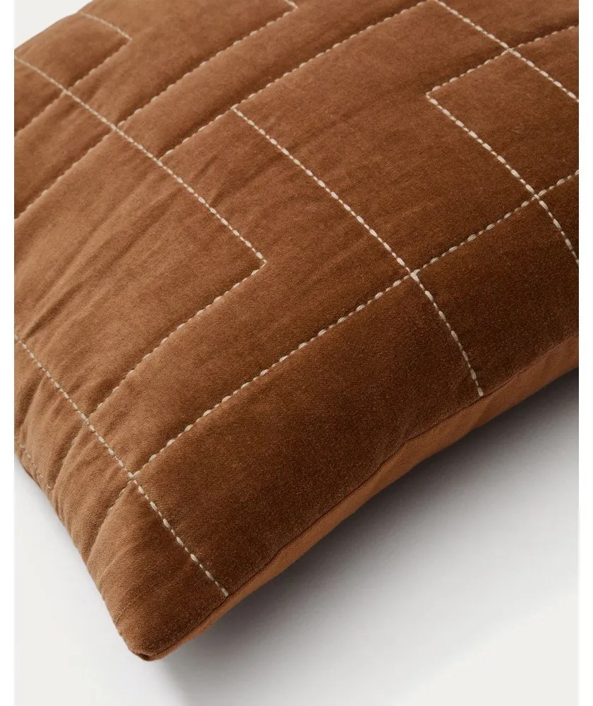 Zamatová obliečka na vankúš 45x45 cm Prila – Kave Home